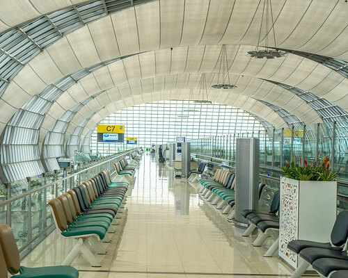 Was ist versichert ? Reiserücktrittversicherung Wartebereich Flughafen