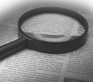 Detailcheck Pferdehaftpflichtversicherung lupe auf zeitung