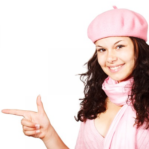 Bild_wohngebäudeversicherung frau rosa hinweis